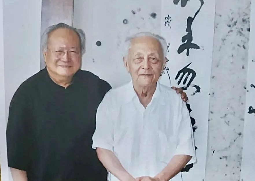 2006年6月，钱绍武先生专程拜访朱老