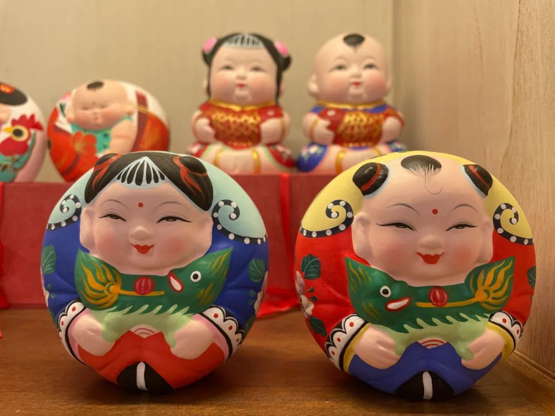 惠山泥人传统人物形象“阿福”和“阿喜” 朱国亮 摄